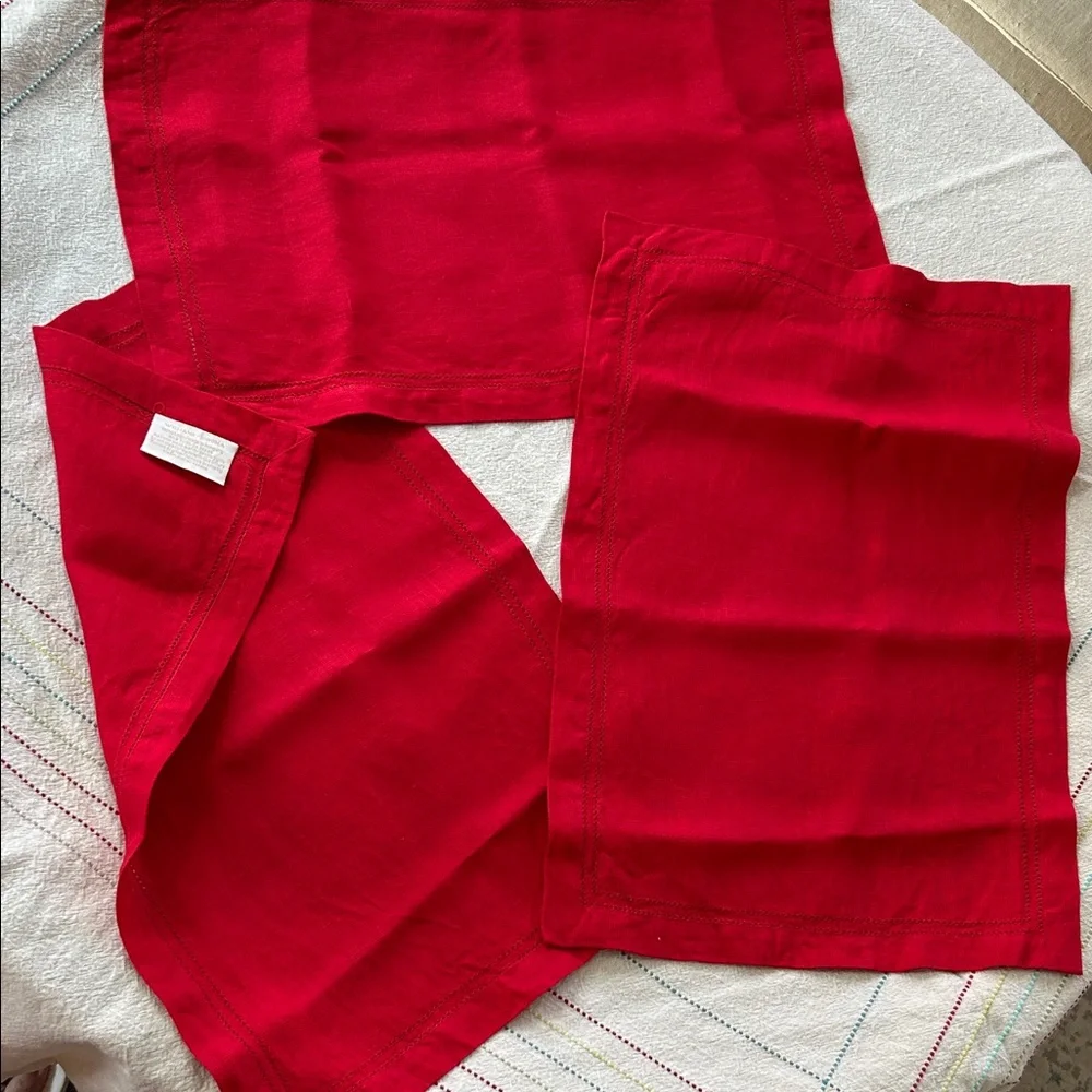 26 Christmas Cloth Napkins (Assorted) + 3 Williams Sonoma Red Linen Placemats
